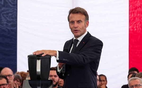 Troisième mandat : Emmanuel Macron assure ne « rien exclure »