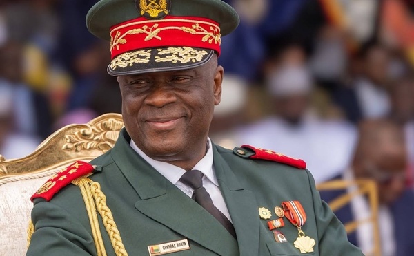 Guinée-Bissau : le président promeut neuf officiers militaires après le blocage du retour d’Embaló