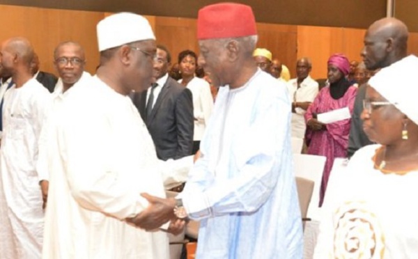 Décès de Cheikh Hamidou Kane : Macky Sall rend hommage à une grande figure intellectuelle du Sénégal