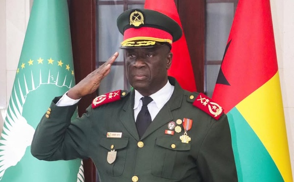 Guinée-Bissau : le président de la transition limoge les ministres de l’Intérieur et de la Pêche, proches d’Umaro Sissoco Embaló