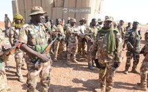 Mali : les combats se poursuivaient samedi après-midi en périphérie de Bamako et à Kidal, au nord du pays