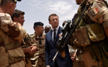 Départ des soldats français du Sahel : un ancien Premier ministre malien accuse Macron d’avoir falsifié les faits